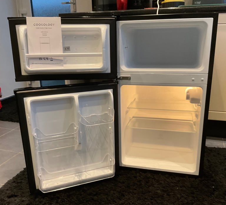 Undercounter fridge freezer