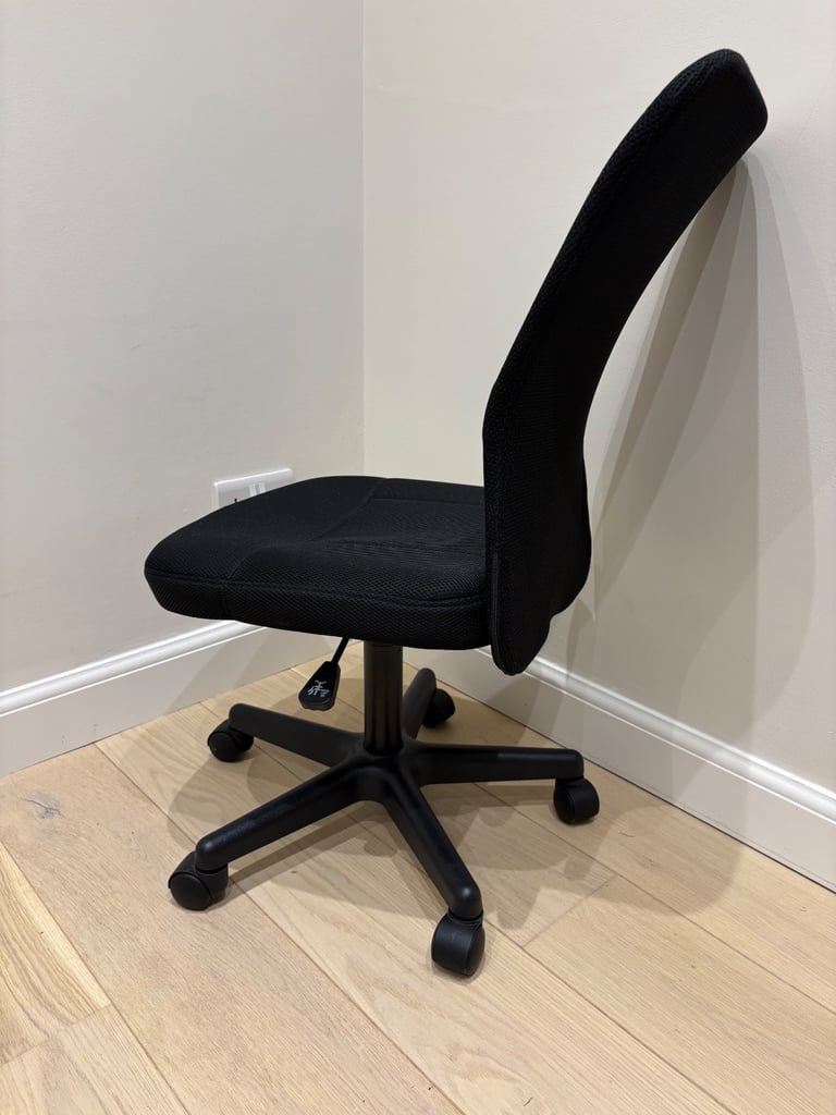 Black office desk chair 