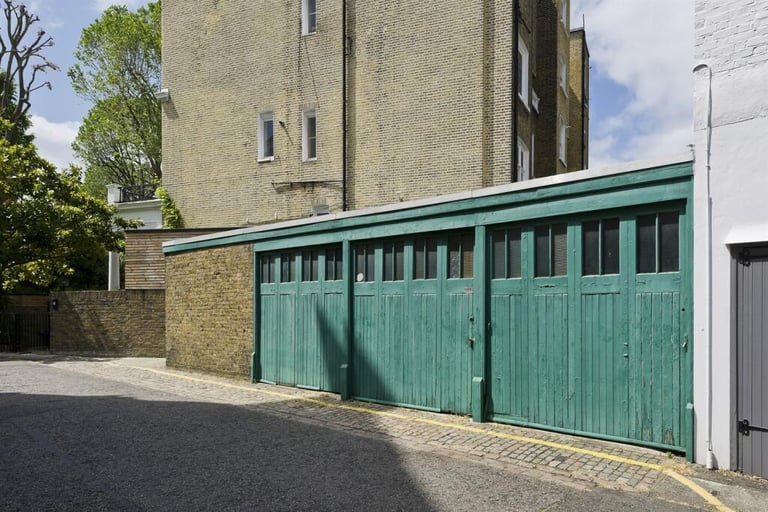 3 Secure GARAGES FOR RENT in Kensington W8 (Central London)