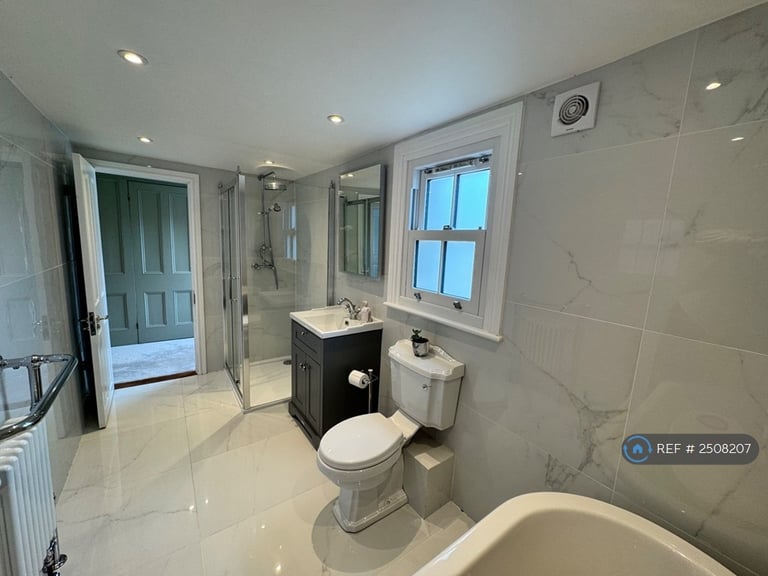 6 bedroom house in Upper Chapel Street, Halstead, CO9 (6 bed) (#2508207)