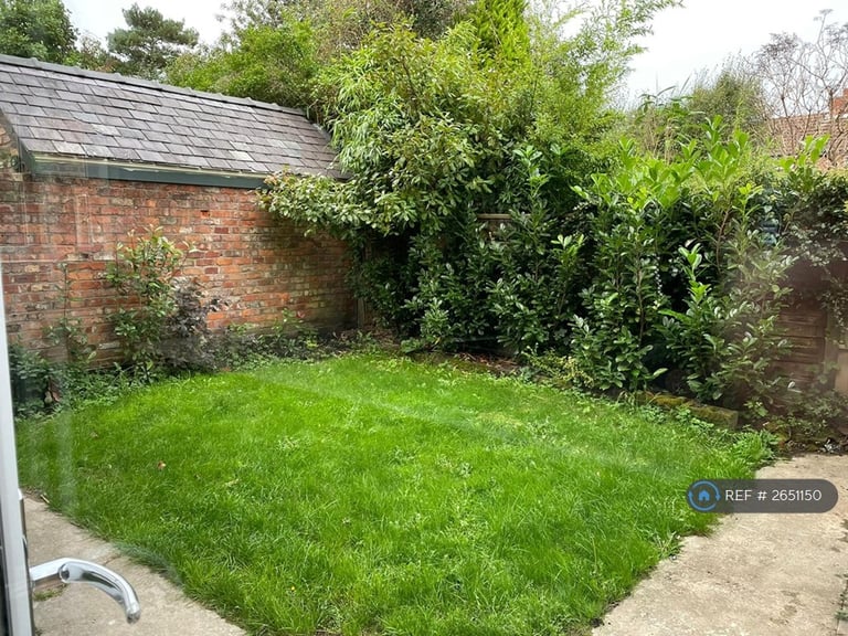 4 bedroom house in Gillbent Road, Cheadle Hulme, Cheadle, SK8 (4 bed) (#2651150)