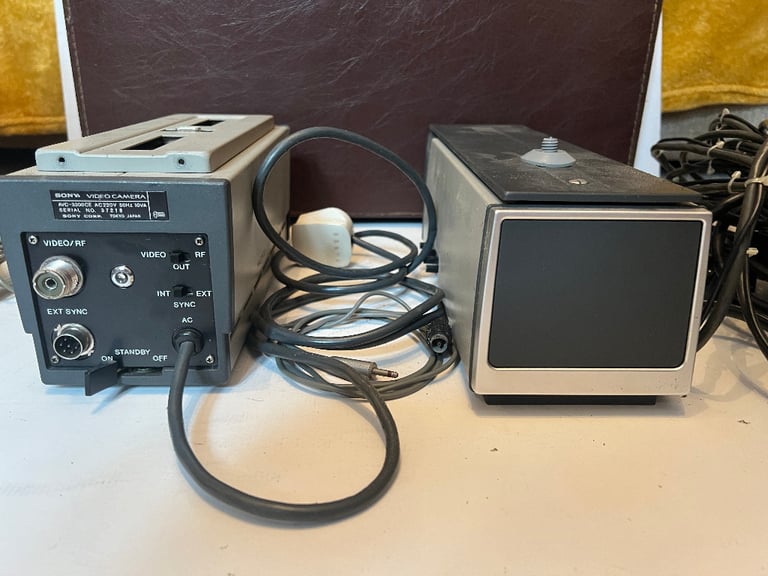 Powers On Vintage Sony AVC-3200CE Video Camera Original Case View Finder & more