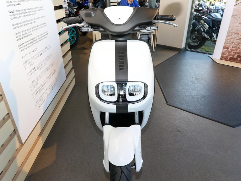 IN STOCK NOW! - NEW Yamaha NEO'S Electric Scooter. (White) £3,100 On The Road