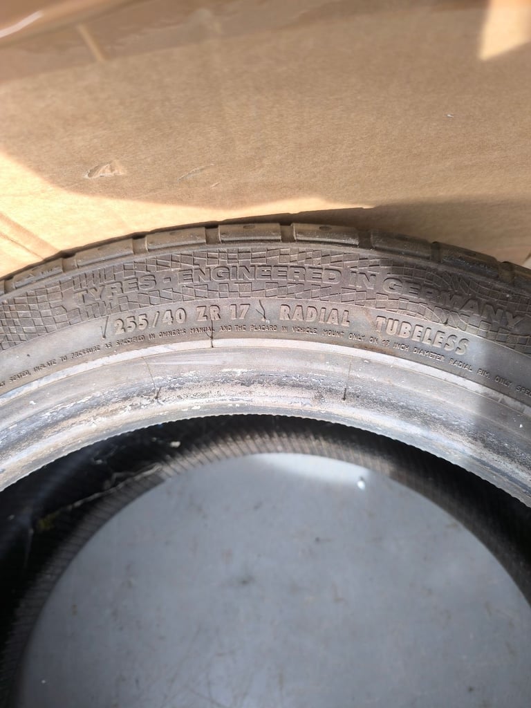 1 x Continental 255/40 ZR17 minimum tread depth 5.5mm