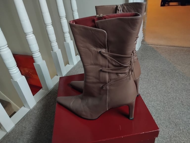 Ankle boots ladies leather size 4.