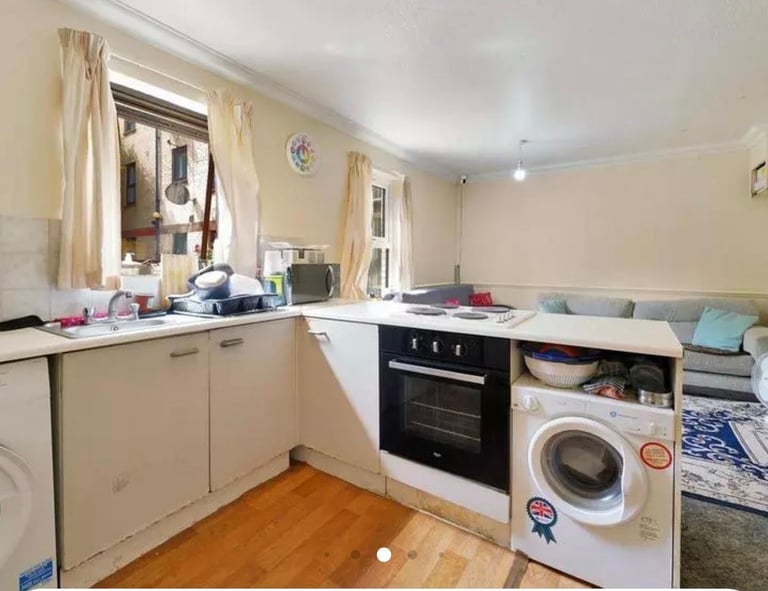 one bed furnished flat to let in East Ham 