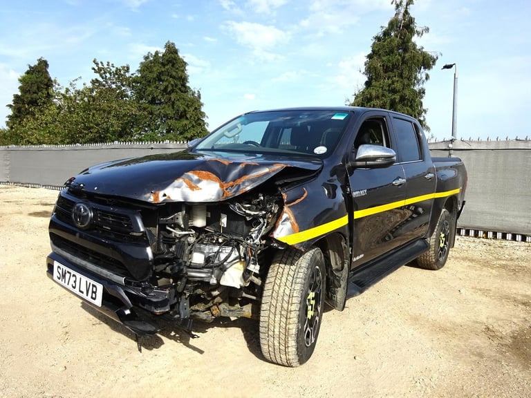 2024 73 REG TOYOTA HILUX INVINCIBLE D-4D 4WD DIESEL AUTO DAMAGED SALVAGE