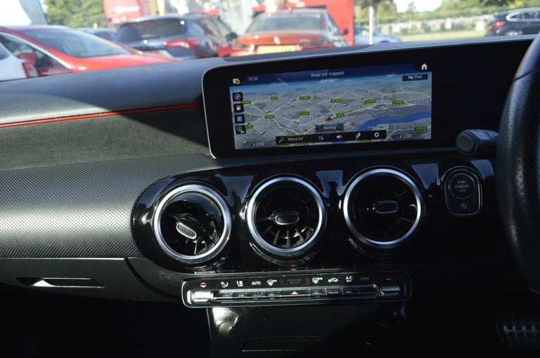 ONE OWNER,SAT NAV,AUTO,PETROL,FULL SERVICE HISTORY