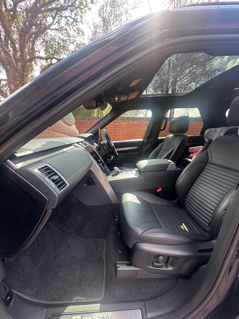 2021 Land Rover Discovery 3.0 D300 R-Dynamic SE 5dr Auto ESTATE Diesel Automatic