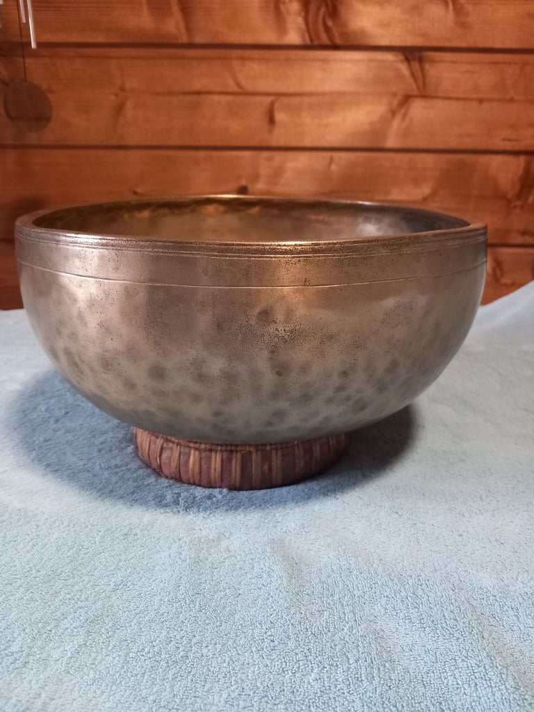 image for Antique Singing Bowl - Jambati 11&quot; fundamental note B4