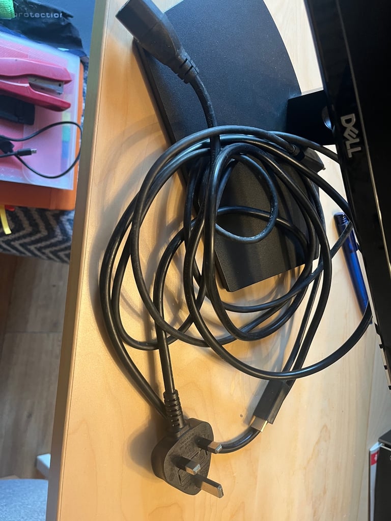 Dell 22inch computer monitor - £40 ONO - local delivery available 
