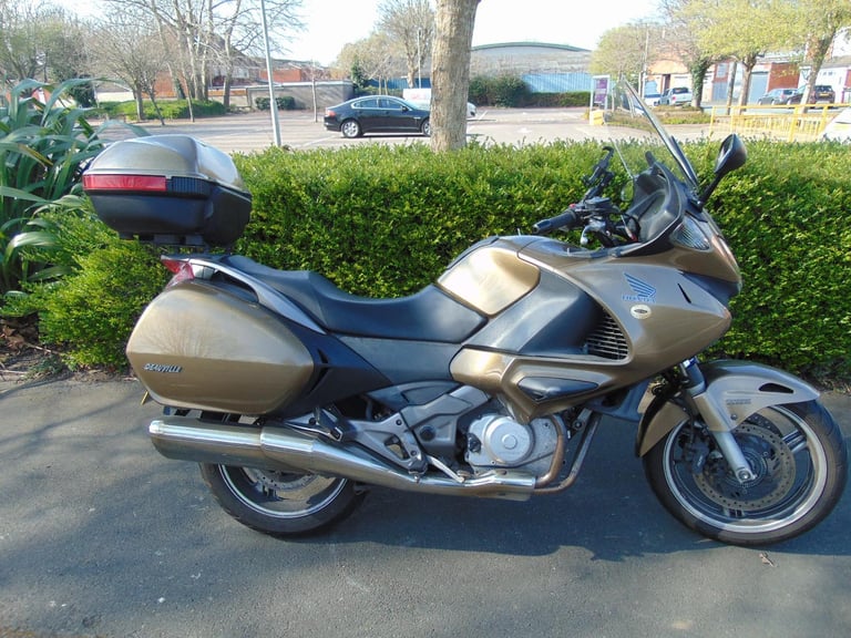 image for Honda NT700 VA DEAUVILLE, 2006 MODEL SHAFT DRIVE TOURER WITH PANNIERS AND BOX