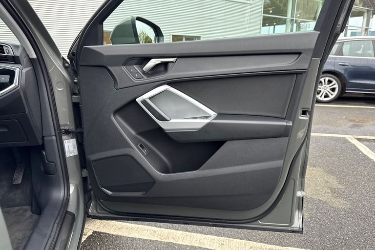 2022 Audi Q3 Technik 35 TFSI  150 PS S tronic SUV PETROL Automatic