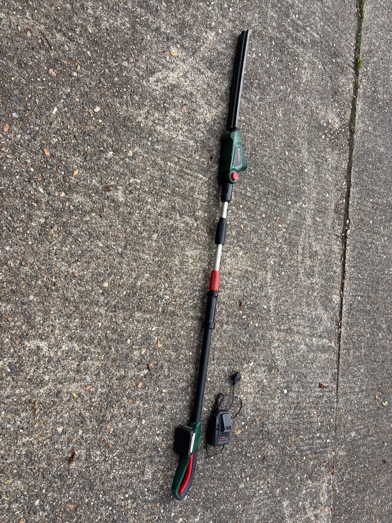Bosch extendable hedge trimmer 