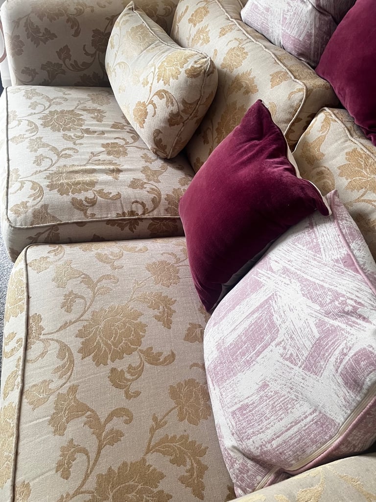 3 Seaters sofa