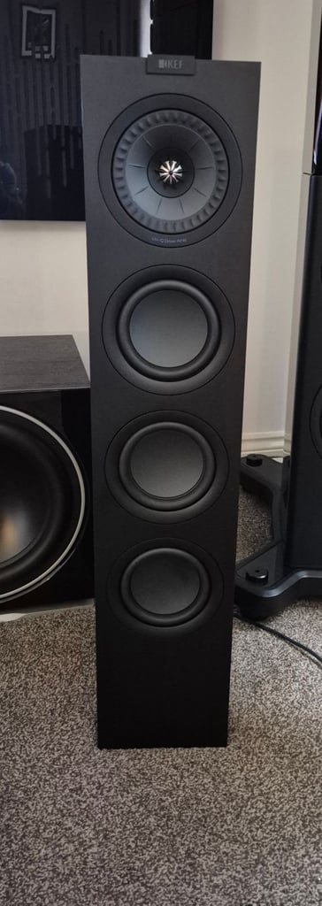 Kef q550 floorstanding speakers in black