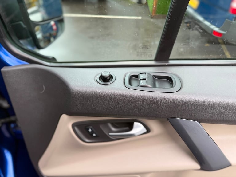 2014 Ford Tourneo Custom 2.2 300 TDCi Limited Minibus Double Cab 5dr Diesel Manual L1 Euro 5 (s/s...