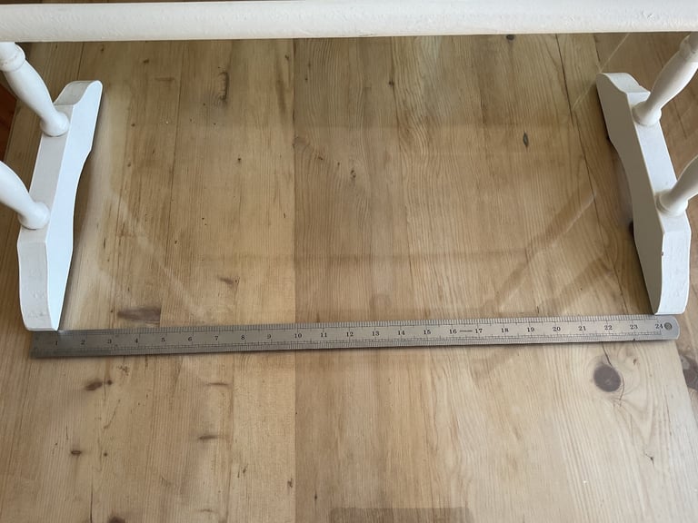 Traditional Retro Style Wooden Towel Rail Painted White Floor Standing