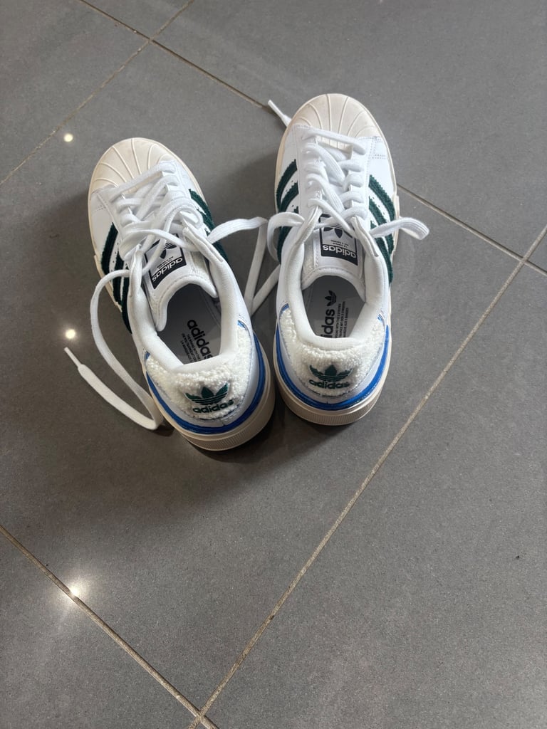 Adidas superstar size 4 