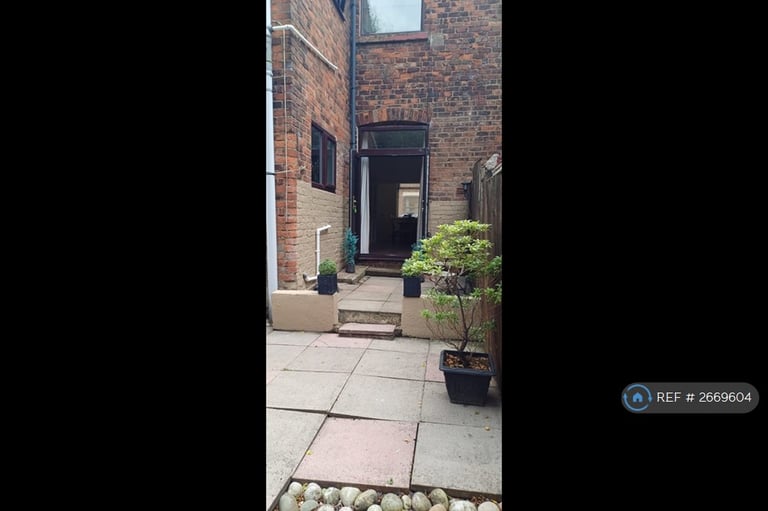 2 bedroom house in Lorne Street, Wigan, WN1 (2 bed) (#2669604)