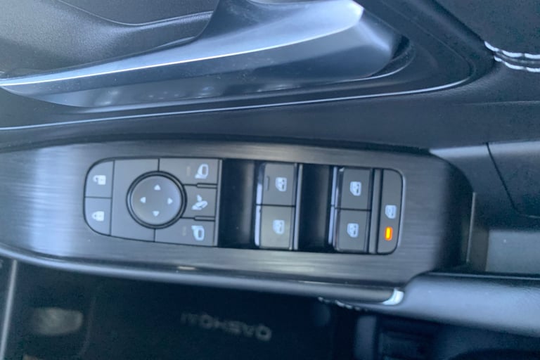 2023 Nissan Qashqai 1.5 E-Power Kuro Edition [Tech Assist] 5dr Auto Hatchback Hybrid Automatic