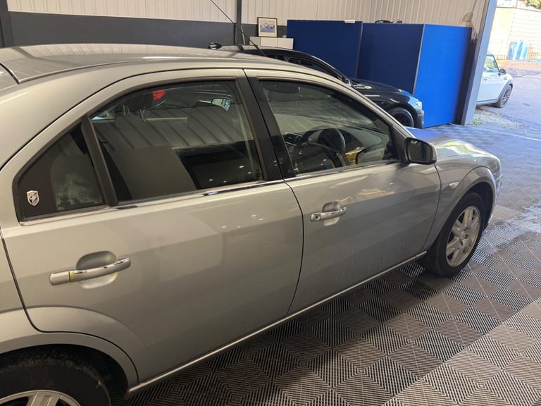 2006 Ford Mondeo 2.0 Ghia 5dr HATCHBACK Petrol Manual