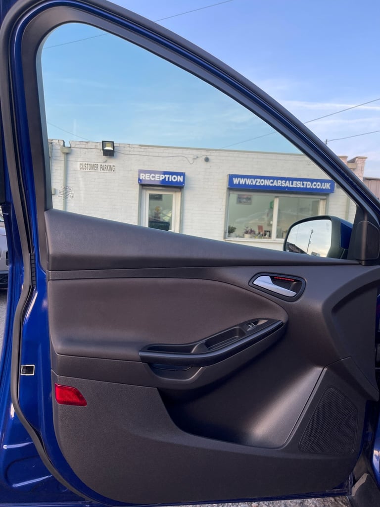 2015 Ford Focus TITANIUM 5-Door Petrol