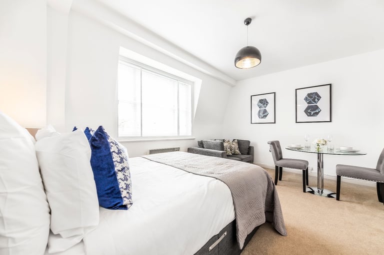 image for Eighth floor studio apartment with porter in Mayfair W1J