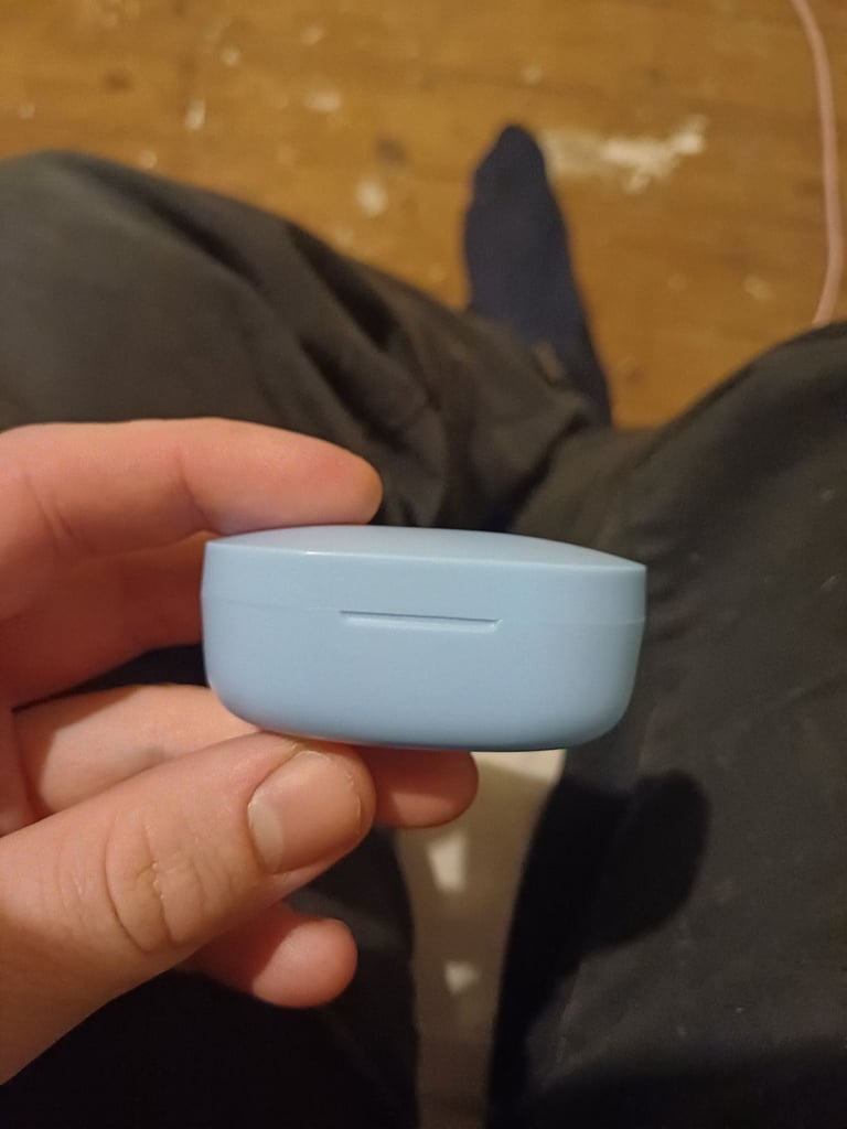 Wireless blue earphones 