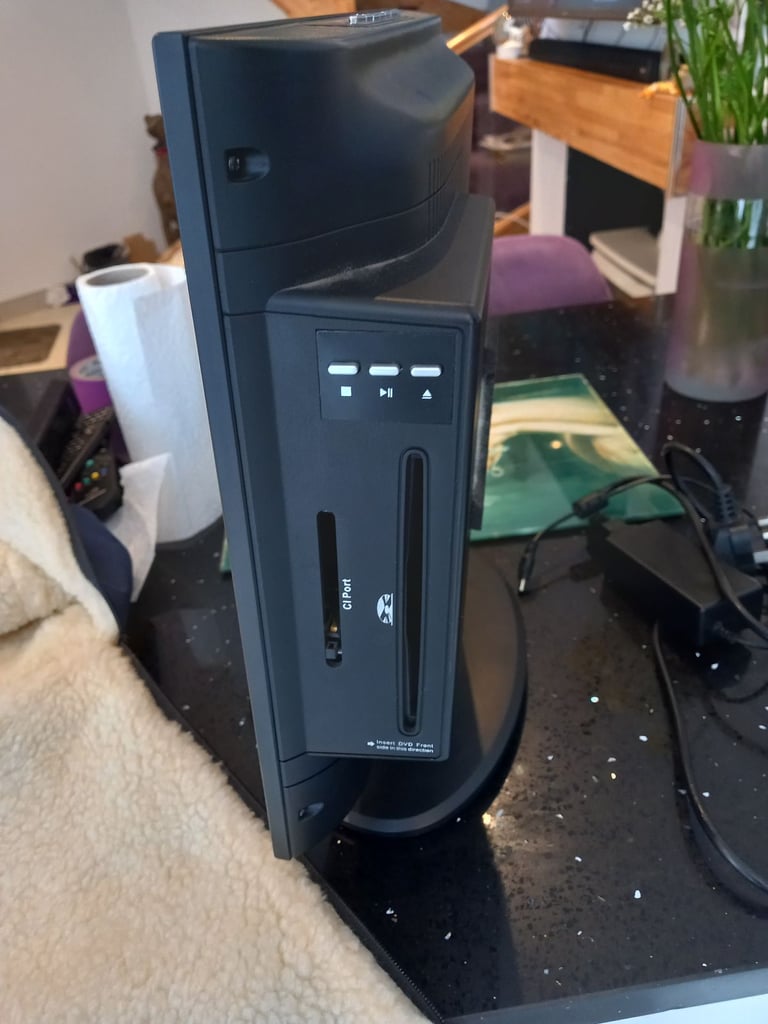 Caravan 12 v  Tv