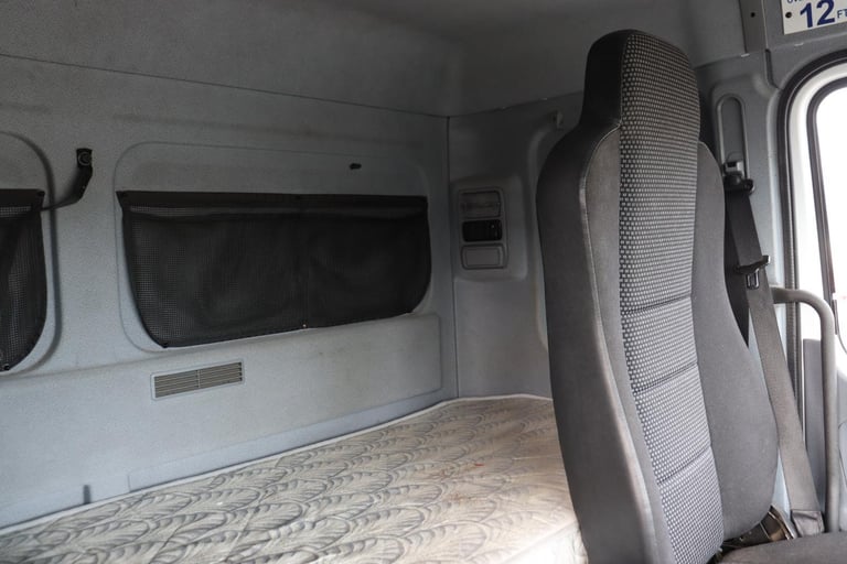 MERCEDES AXOR 1824 4X2 SLEEPER 26FT BOXVAN (2013)