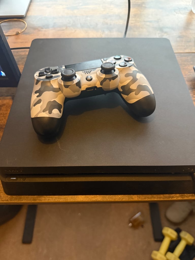 PS4 + controller