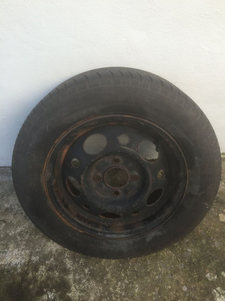 Wheel from 1989 Ford Sierra with Eagle Touring tyre with some tread - size 185/65 R14