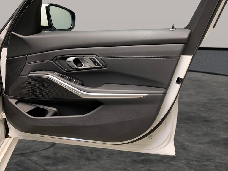 2021 BMW 3 Series 2.0 320i M Sport Saloon 4dr Petrol Auto Euro 6 (s/s) (184 ps) - INTERIOR TR Sal...