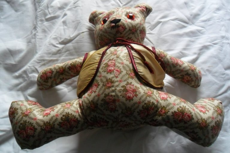 GREAT BEAR HAND STITCHED RED EYES 32 cm high