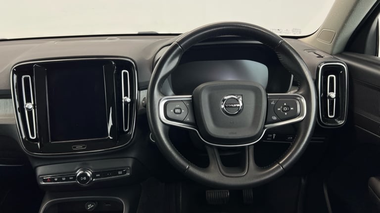 2021 Volvo XC40 Inscription, B4 mild hybrid (Rear Camera,  Black Leather Interior) Estate Petrol ...