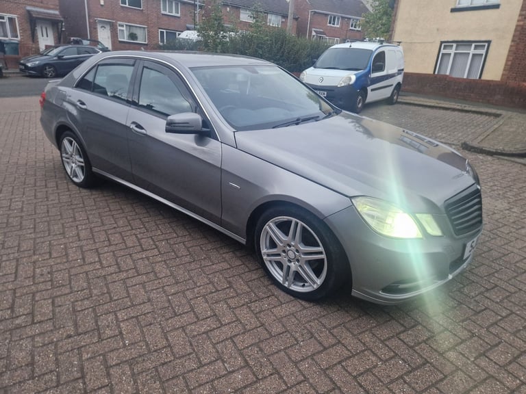 image for Mercedes-Benz, E CLASS, Saloon, 2011, Semi-Auto, 2143 (cc), 4 doors