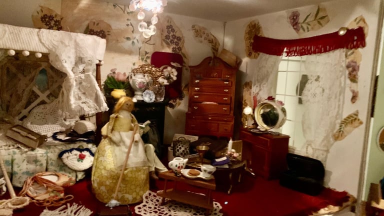 Lovely unique collectible wooden dolls house (1/12th scale), with lighting and contents 