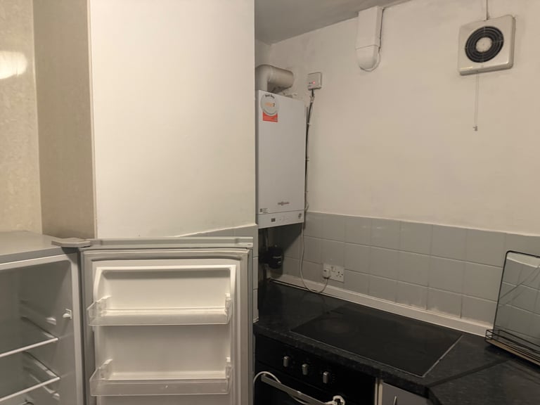 2 Bedroom first Floor Maisonette (Flat) is available to rent in Hayes UB4 