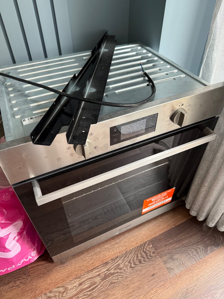 image for Indesit single oven