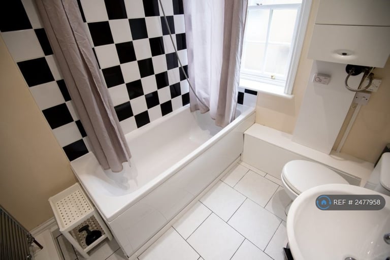3 bedroom flat in Ashgrove, Bradford, BD7 (3 bed) (#2477958)
