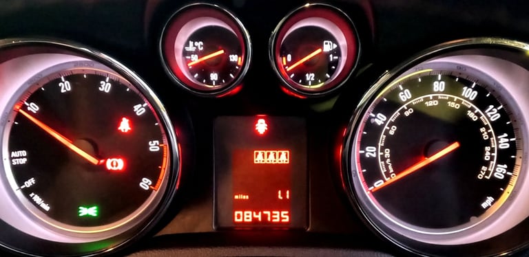 Vauxhall, MOKKA, 2014, Manual, Diesel, 1686 (cc), 5 doors, £35 A Year Road Tax