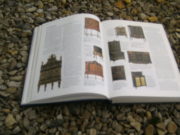 NEW / AS NEW,READERS DIGEST HUGE HARD BACK BOOK ANTIQUES,ILLUSTRATED GUIDE TO ANTIQUES