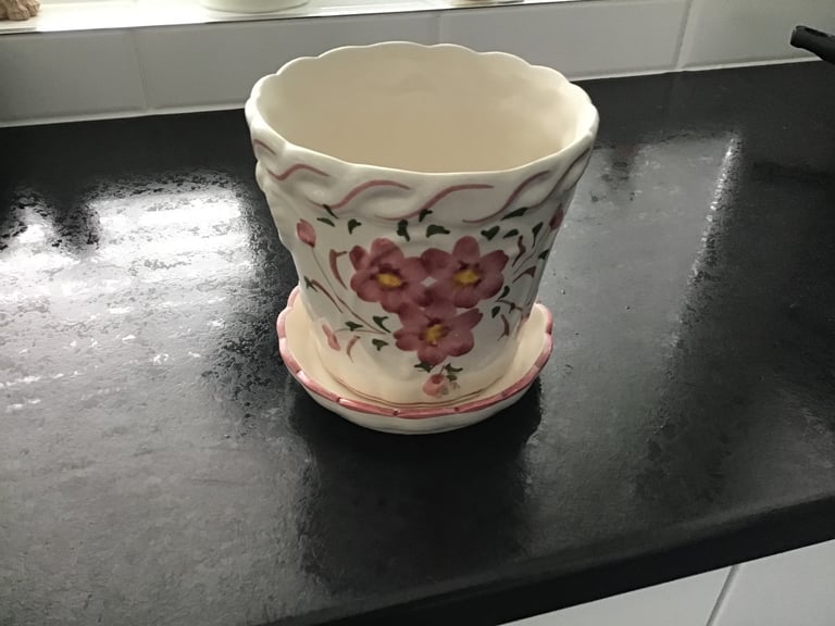 image for New pretty ceramic plant pot 