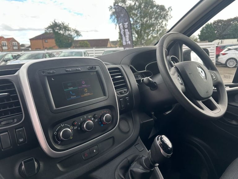 Renault Trafic SL28 ENERGY dCi 120 Business 9 Seater Diesel