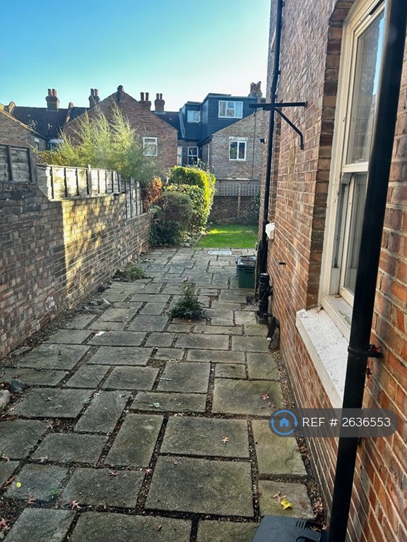 4 bedroom house in Beulah Hill, London, SE19 (4 bed) (#2636553)