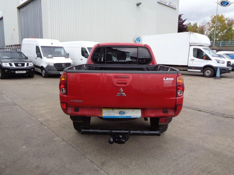 MITSUBISHI L200 2.5 DI-D Trojan Red Manual Diesel 2013