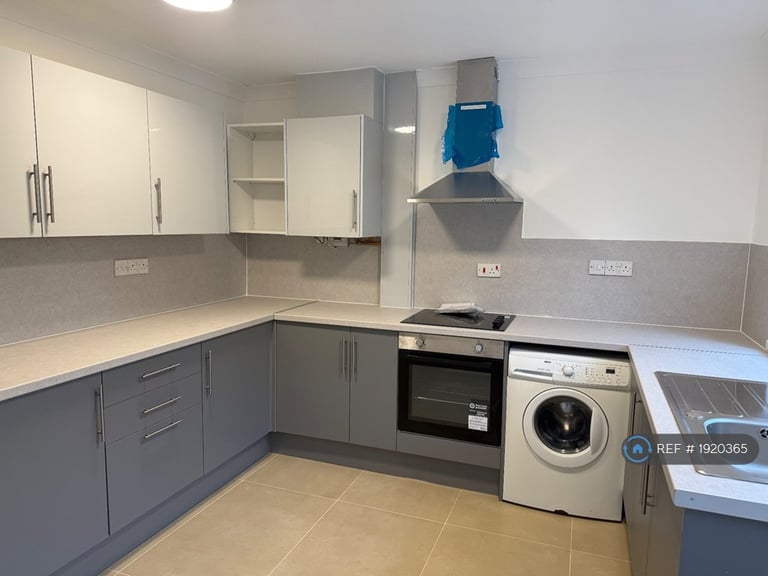 3 bedroom house in Bagley Close, West Drayton, UB7 (3 bed) (#1920365)