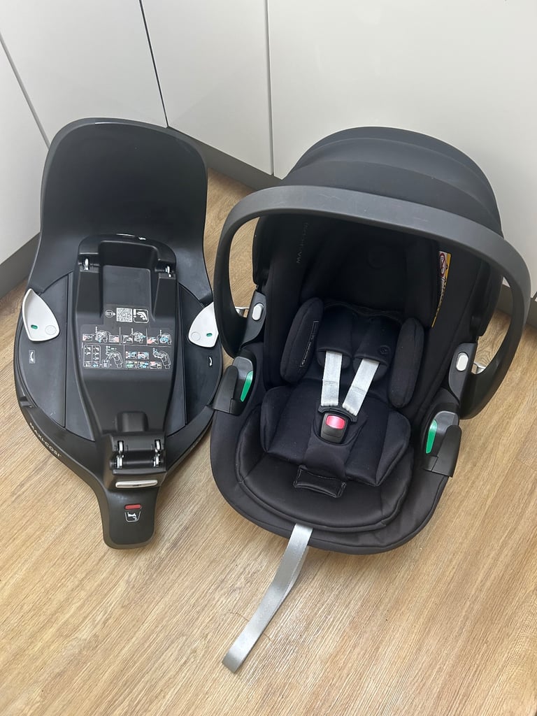 image for Maxi Cosi Pebble 360 PRO Car Seat & FamilyFix 360 Pro Base Bundle - Essential Black