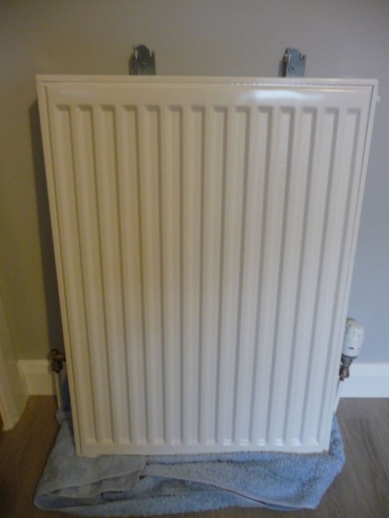 STELRAD SAVANNA i/ CLASSIC COMPACT K1 RADIATOR 700H x 500W (MINT CONDITION)